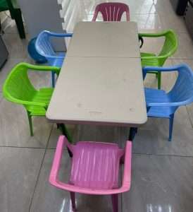Mesas y sillas de niños para eventos